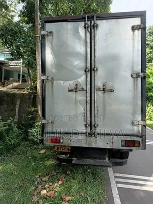 Isuzu ELF 1990 Lorry (Used)