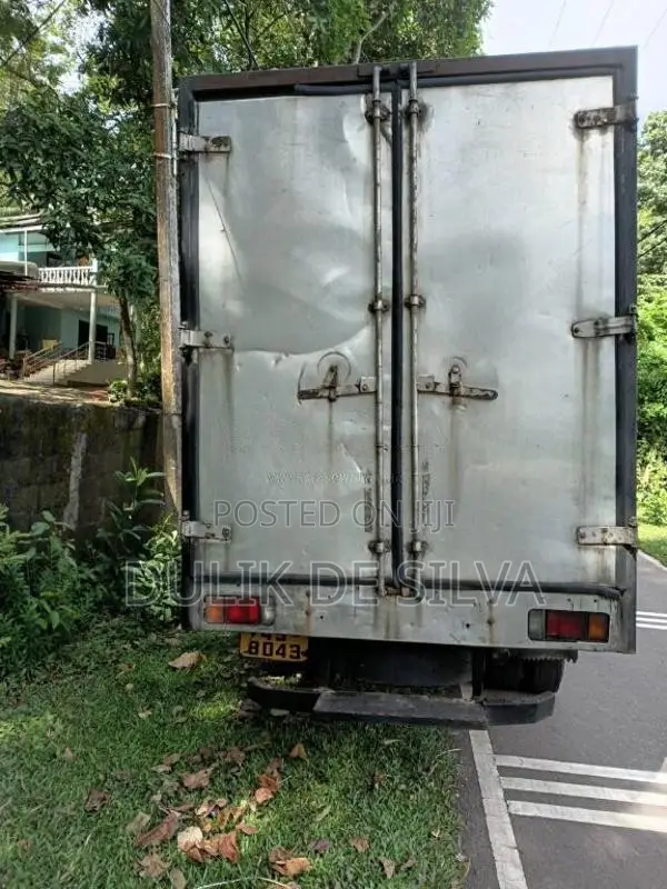 Isuzu ELF 1990 Lorry (Used)