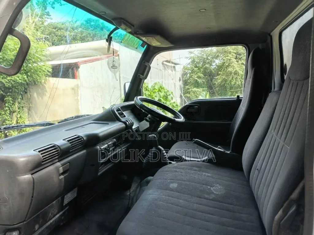 Isuzu ELF 1990 Lorry (Used)