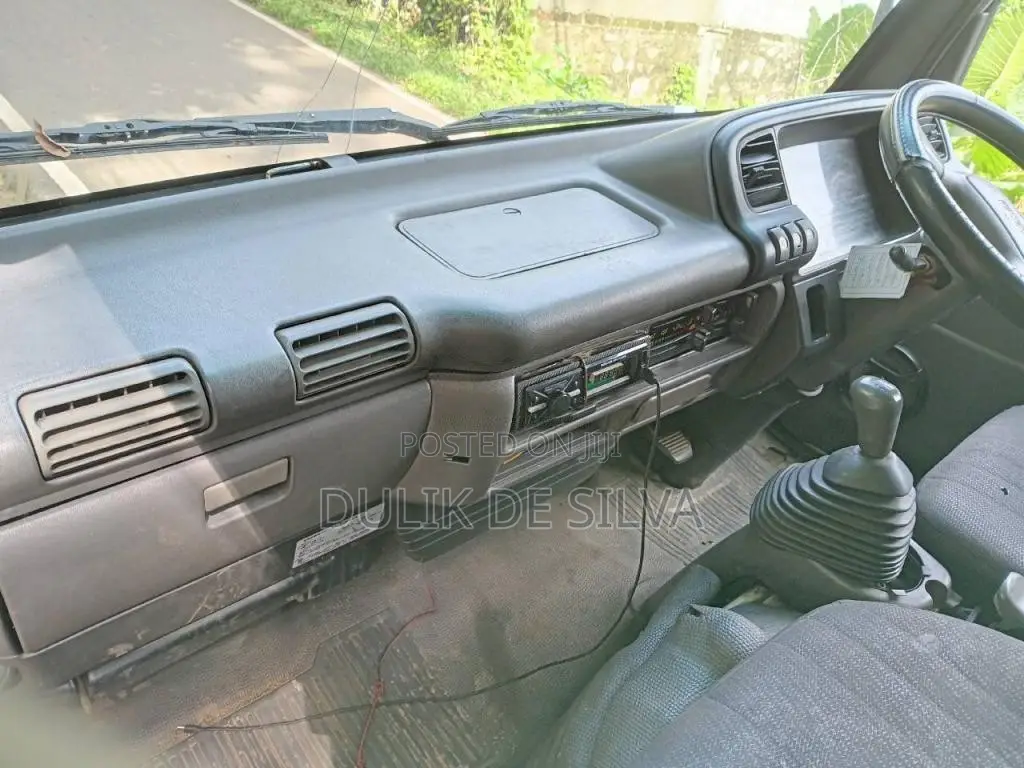 Isuzu ELF 1990 Lorry (Used)