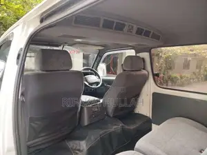 Toyota Dolphin HIACE LH113 2000 Van (Used)