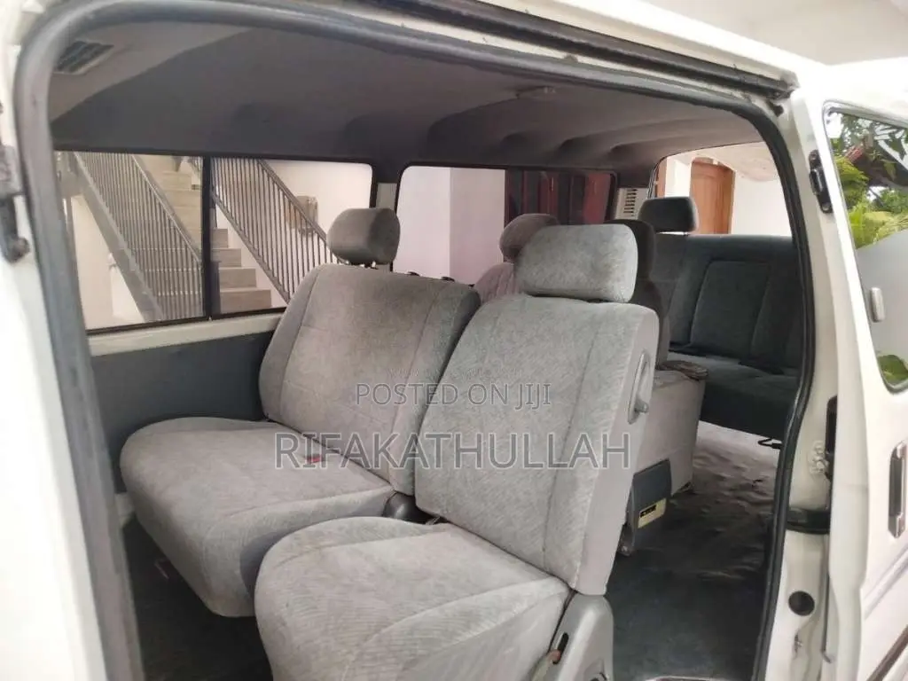 Toyota Dolphin HIACE LH113 2000 Van (Used)