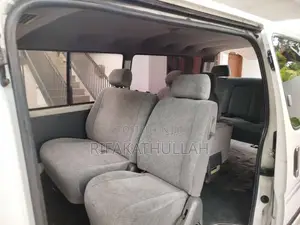 Toyota Dolphin HIACE LH113 2000 Van (Used)