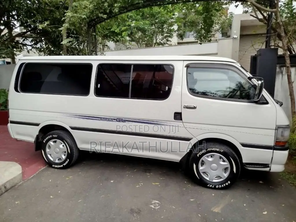 Toyota Dolphin HIACE LH113 2000 Van (Used)