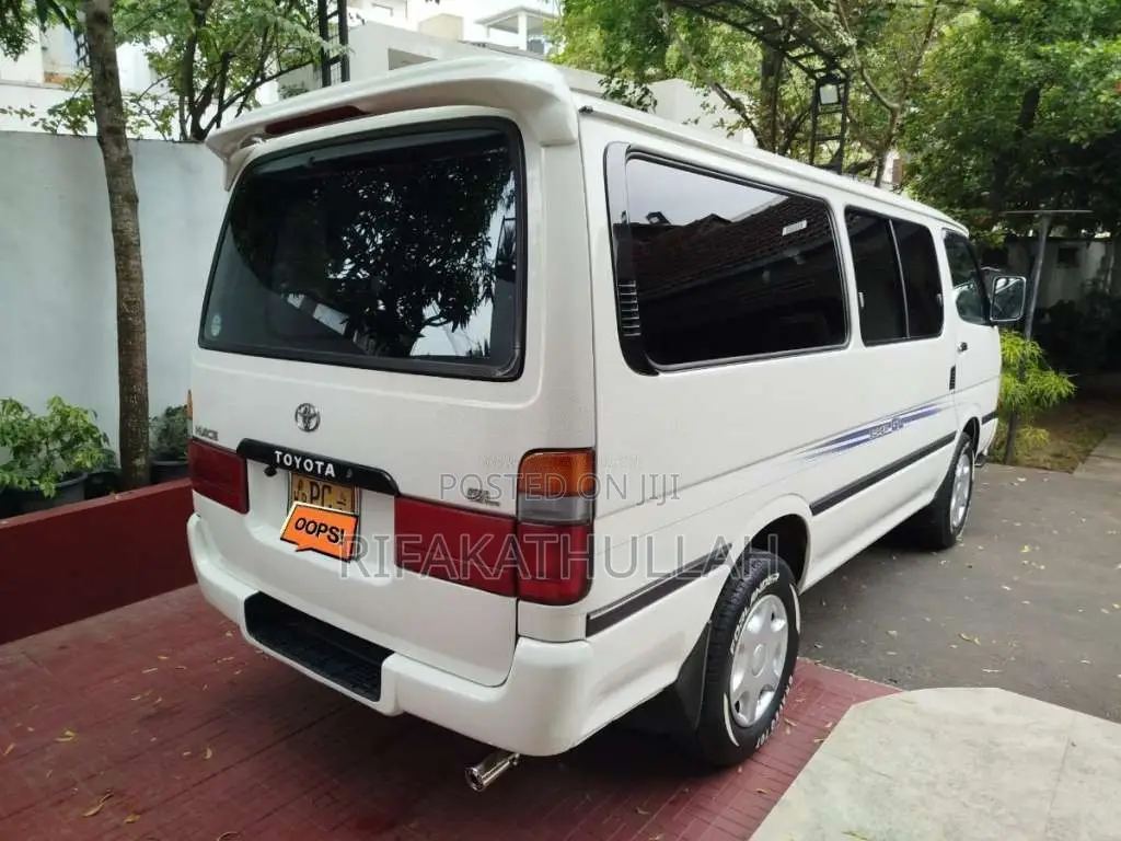 Toyota Dolphin HIACE LH113 2000 Van (Used)