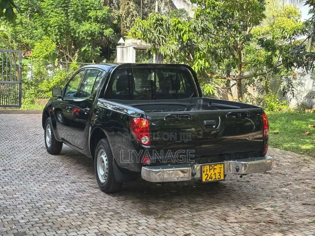 Mitsubishi L200 2WD 2013 Pickup (Used)