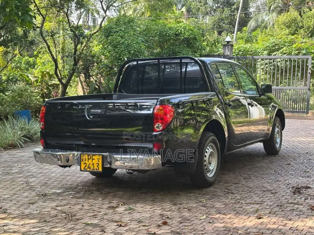 Mitsubishi L200 2WD 2013 Pickup (Used)