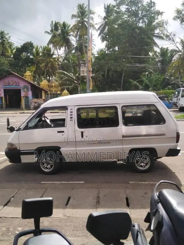 Toyota CR27 1991 Van (Used)