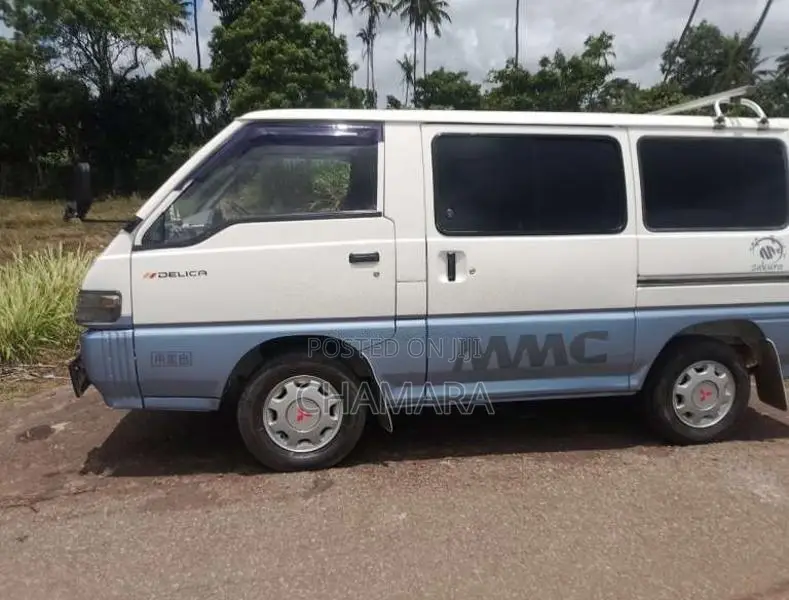 Mitsubishi PO5 1988 Van (Used)