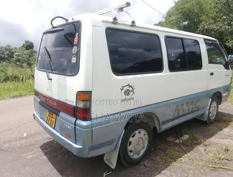 Mitsubishi PO5 1988 Van (Used)