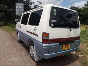 Mitsubishi PO5 1988 Van (Used)