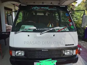 Nissan Caravan 1988 Van (Used)