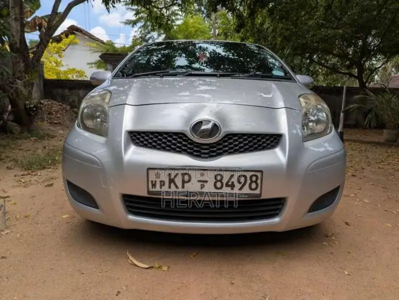 Toyota Vitz 2009 Car (Used)