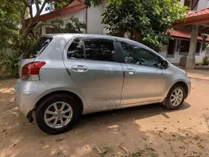 Toyota Vitz 2009 Car (Used)