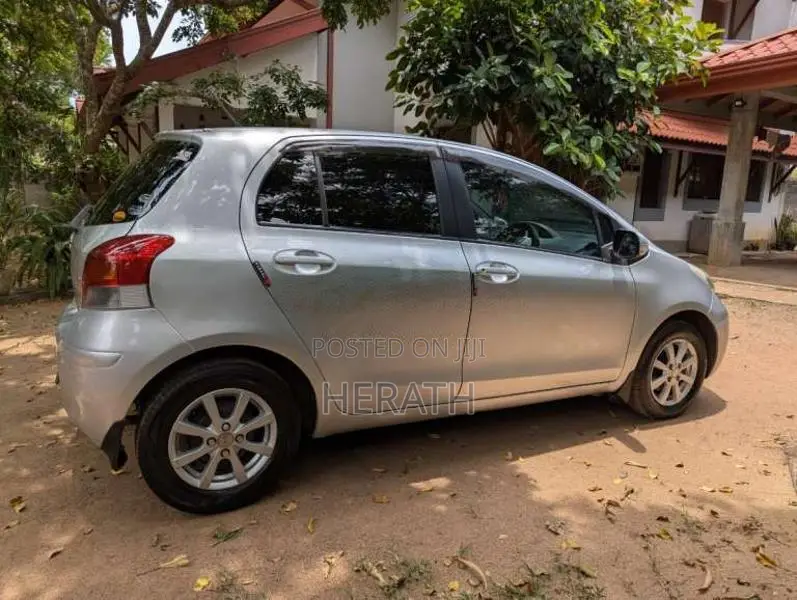Toyota Vitz 2009 Car (Used)