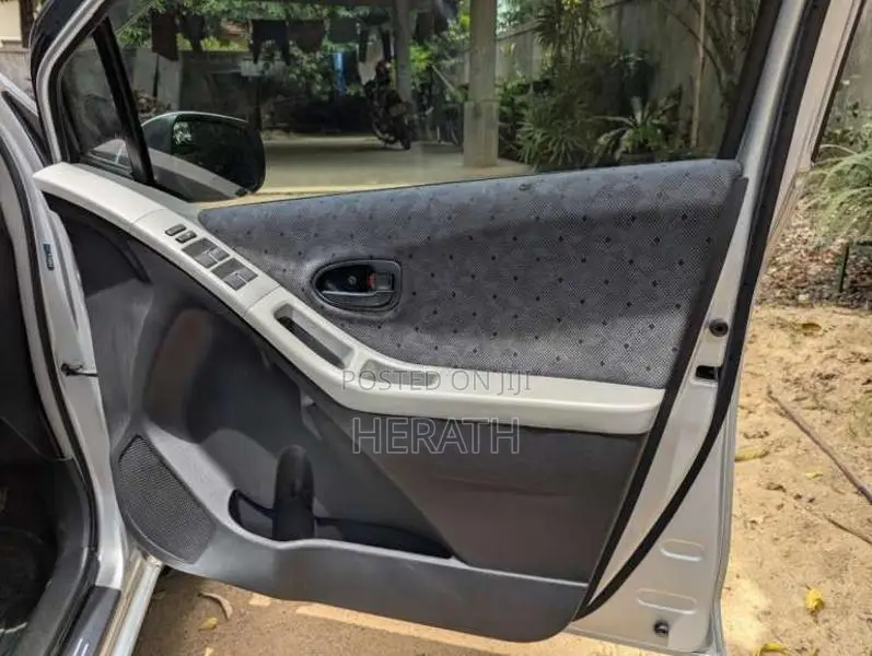 Toyota Vitz 2009 Car (Used)