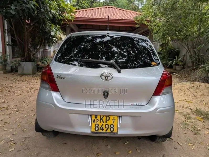 Toyota Vitz 2009 Car (Used)