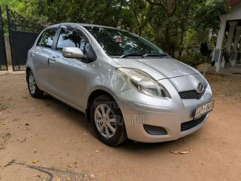 Toyota Vitz 2009 Car (Used)