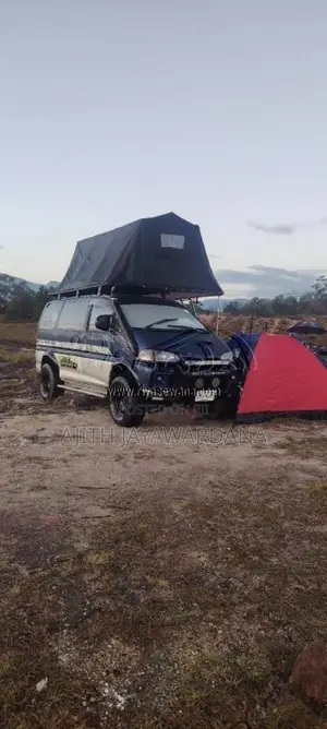 Mitsubishi 2001 Van (Used)