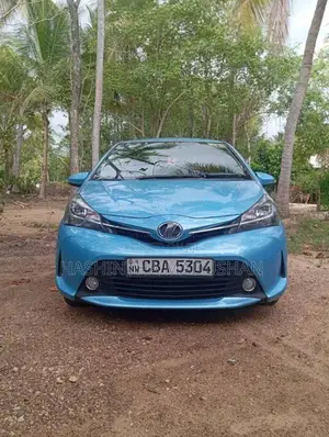 Toyota Vitz 2016 Car (Used)