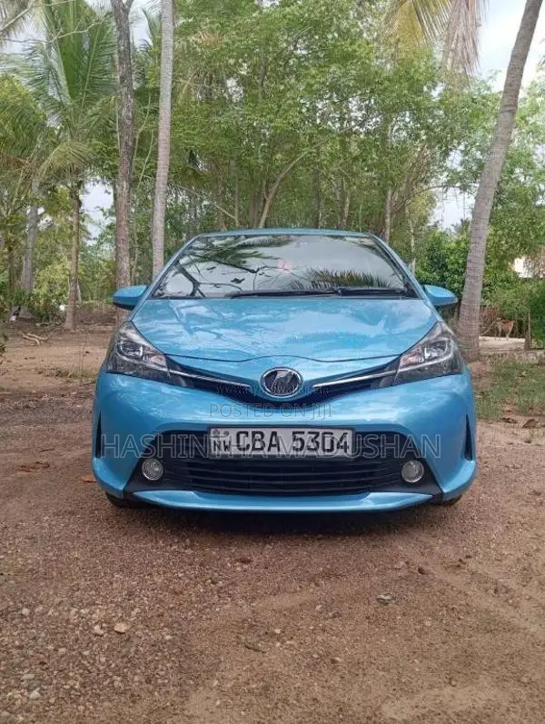 Toyota Vitz 2016 Car (Used)