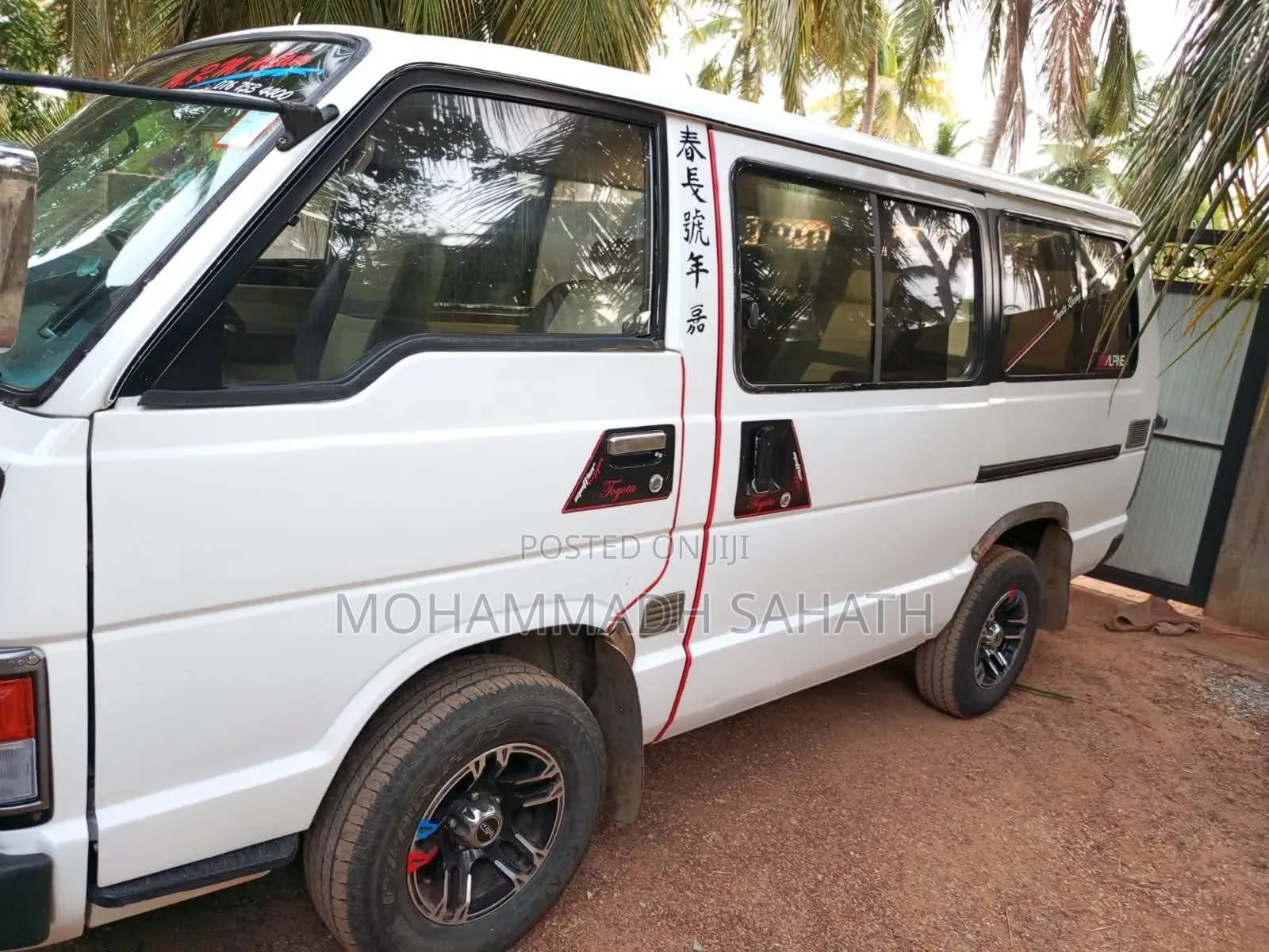Toyota Hilux 1988 White