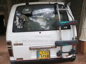 Toyota Hilux 1988 White
