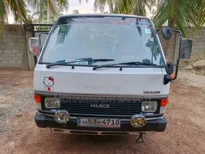Toyota Hilux 1988 White