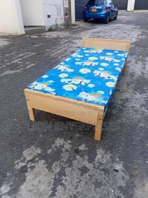 Single Bed with Mattress 6×3
