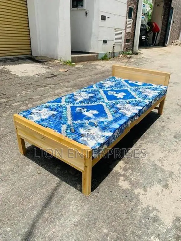Bed and Single Layer Mattress