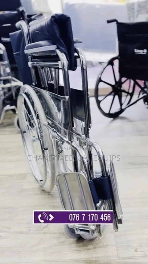 Wide-Seat Folding Wheelchair / Basic
