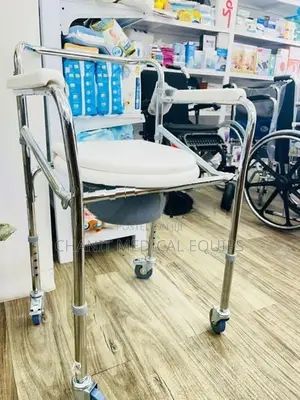 Commode chair with wheel