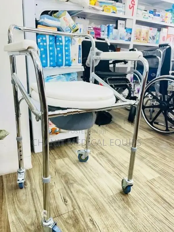 Commode chair with wheel