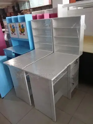 nail table (Q-20)