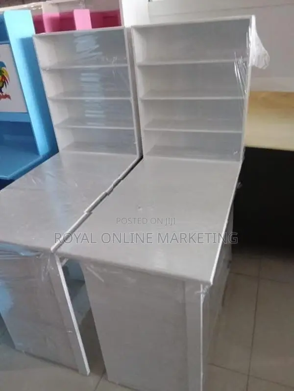 nail table (Q-20)