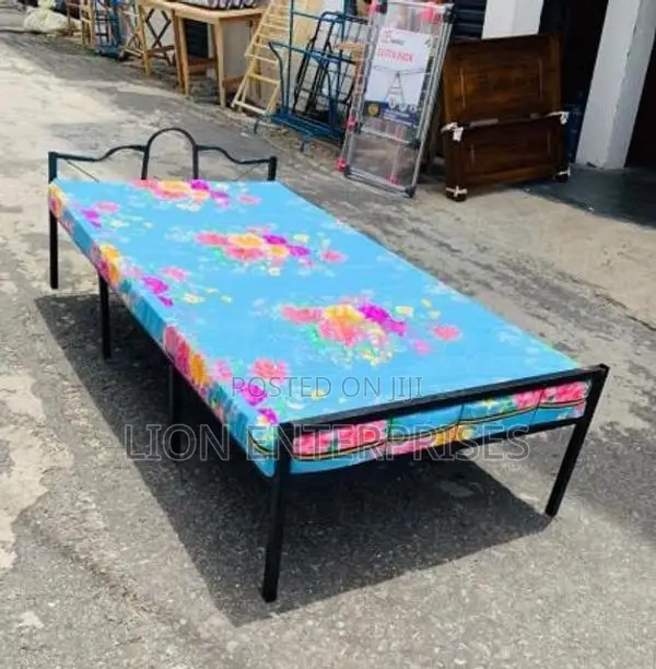 Single Bed with Mattress 6×3