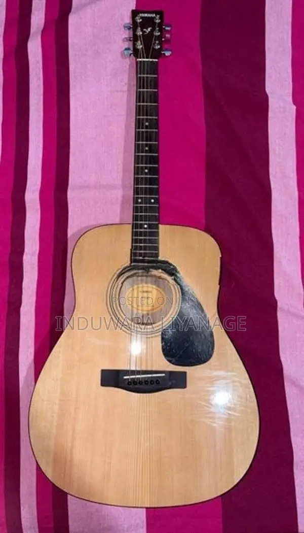 Yamaha F310 Guitar - ( Barely Used )