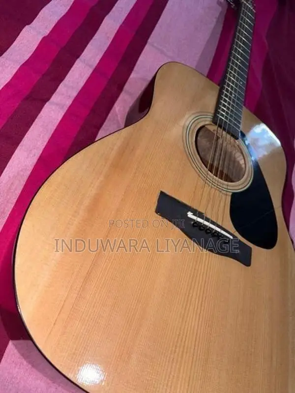 Yamaha F310 Guitar - ( Barely Used )