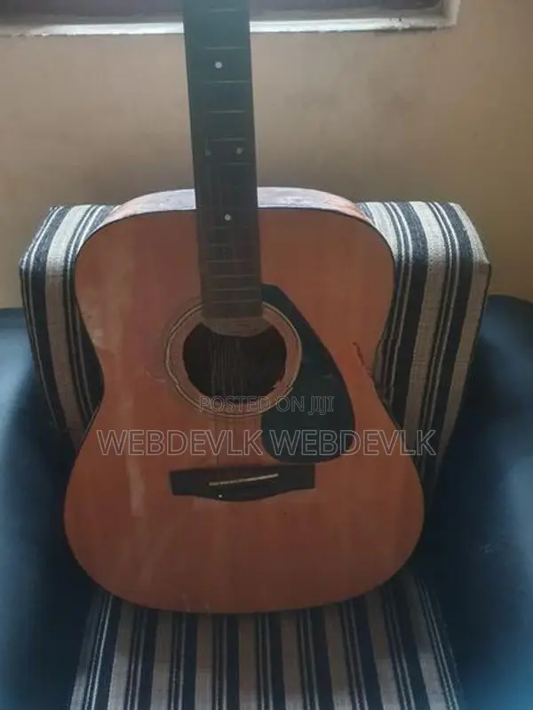 Yamaha F310 Dreadnought Acoustic Guitar
