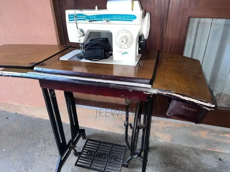 Singer Contessa Machine