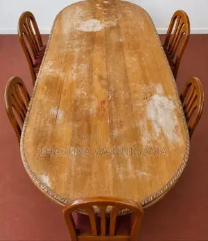 තේක්ක ලී මේසයක්