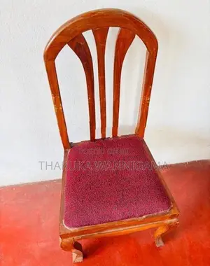 තේක්ක ලී මේසයක්