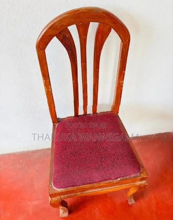තේක්ක ලී මේසයක්