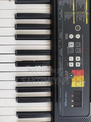 Yamaha PSR - F52