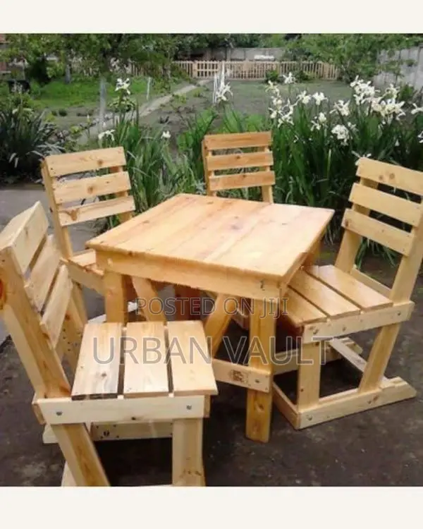 Pallet Table with Chairs