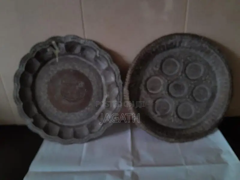 Antique 2 Piththala Plates (Thatiya)