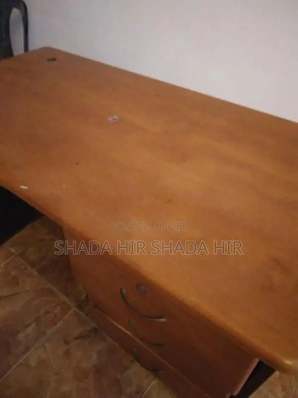 3 Drawer Table
