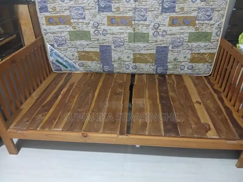 Bed with Damro Mettres