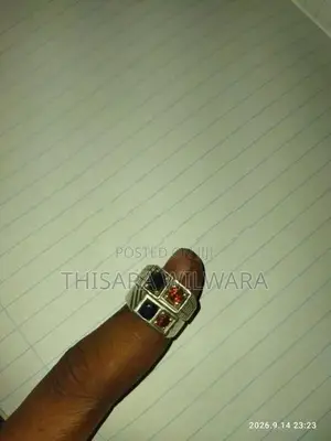 කාක නිල් ගෝමෙද Rings