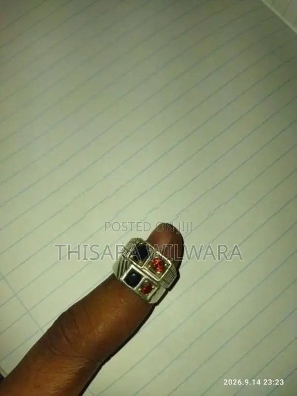 කාක නිල් ගෝමෙද Rings